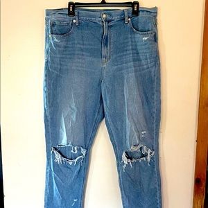 COPY - American Eagle High Waisted Mom Jean Distr…